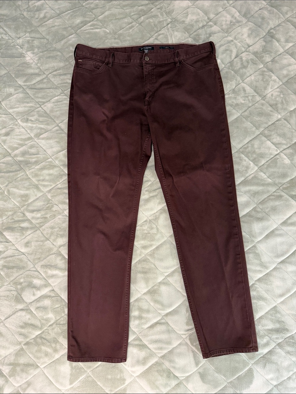 Banana Republic Men's Traveler Chinos - Maroon (42x34, Slim Fit)